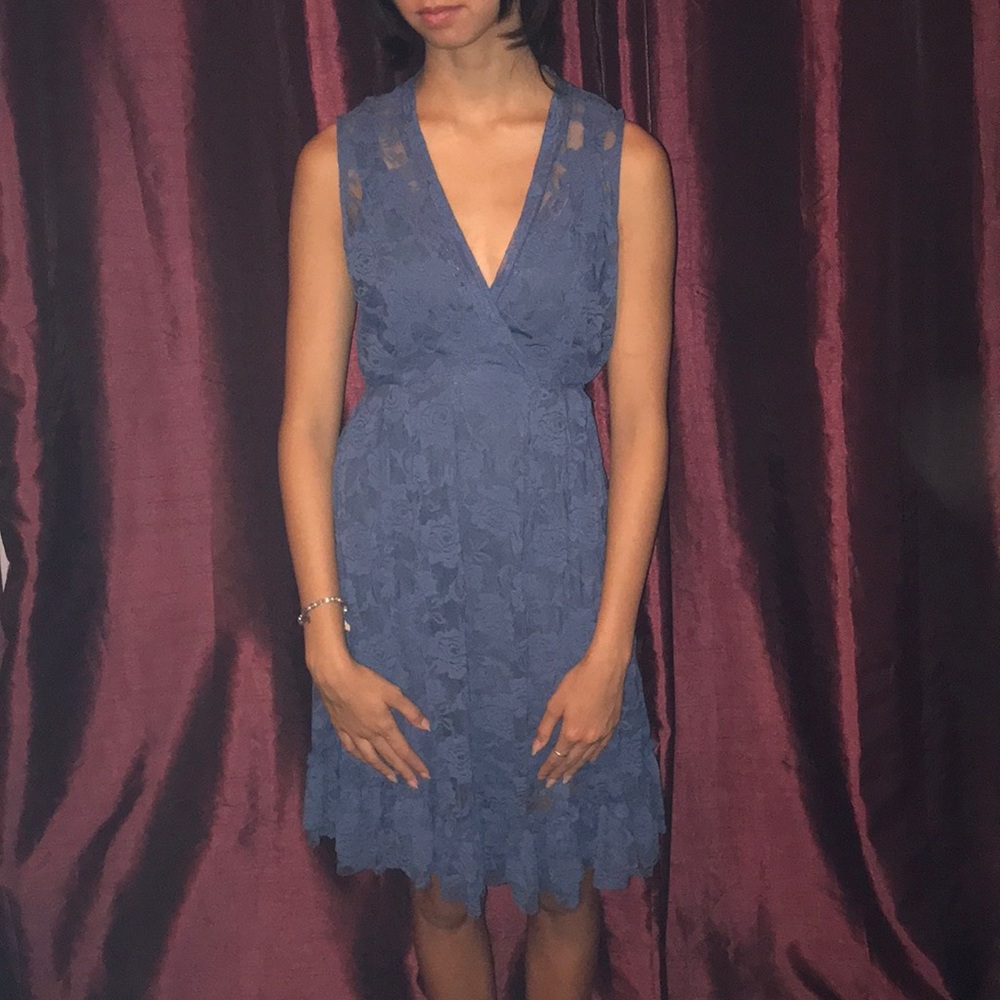 Small Beautiful lace overlay dress blue/gray